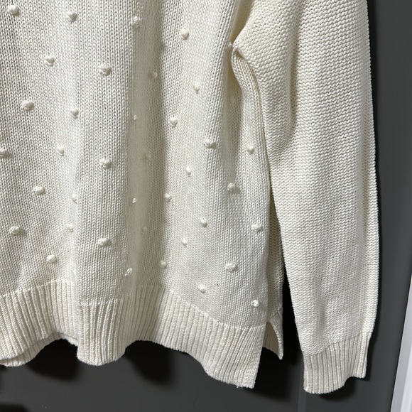 White Old Navy sweater - Picture 2 of 5